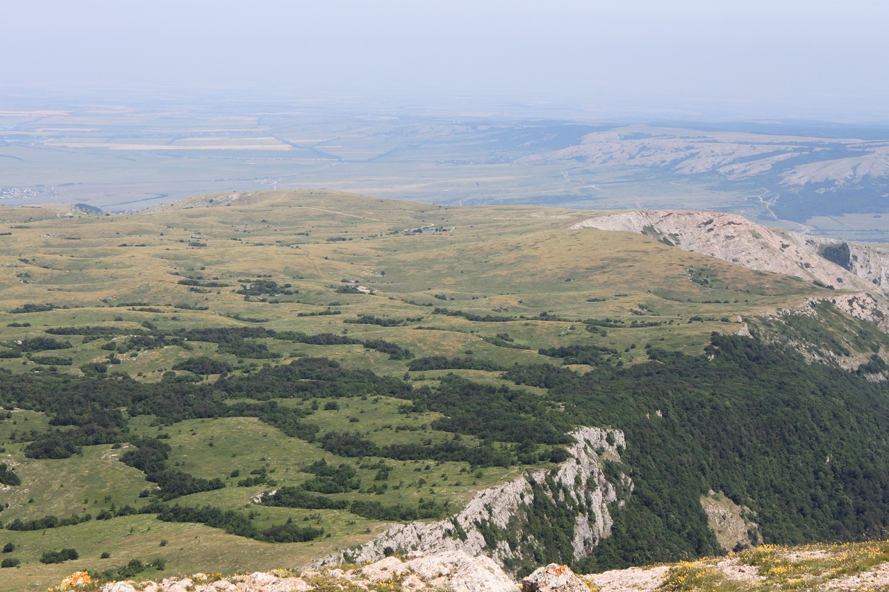 Вид на плато Чатыр-Даг с вершины Ангар-Бурун