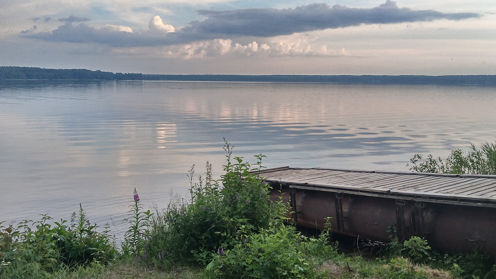 Пирс на озере Балтым