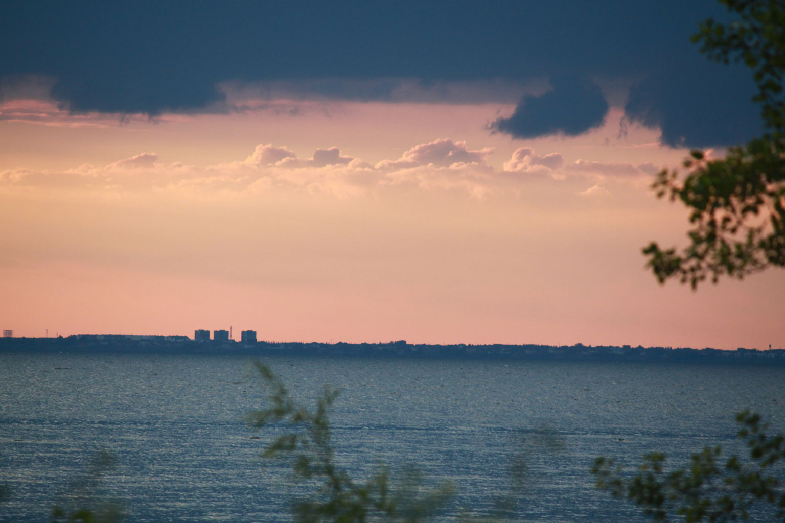 Закат над Волгой с видом на Тольятти
