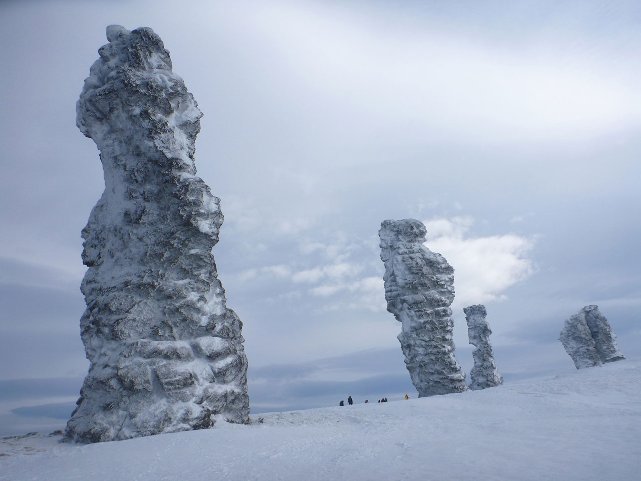 Каменные великаны на плато Маньпупуньер