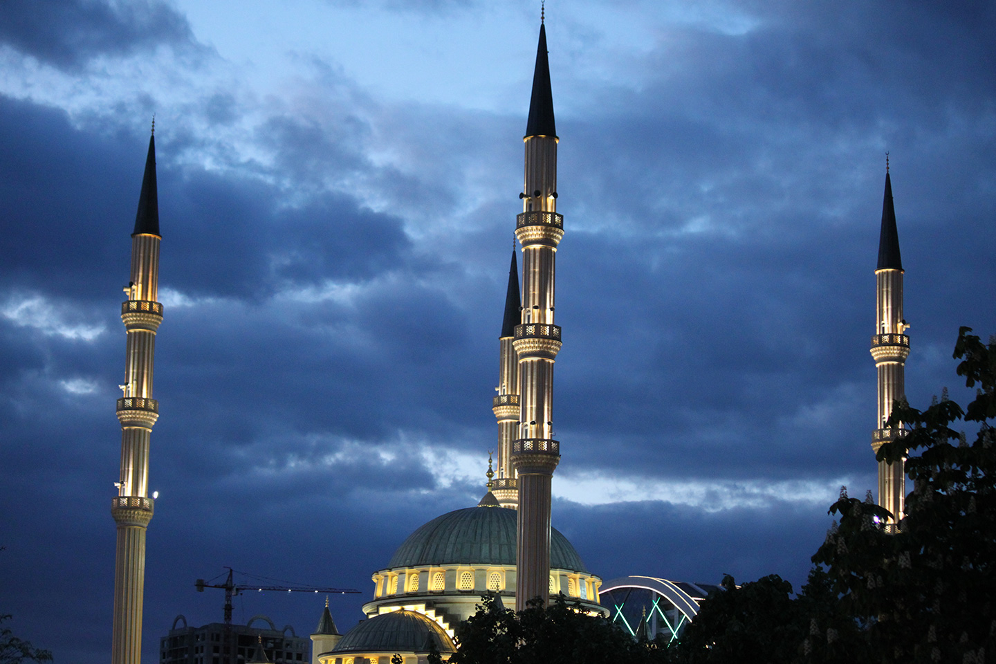 Мечеть «Сердце Чечни» ночью